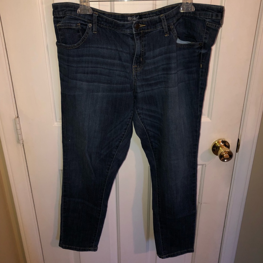 Women’s skinny ankle jeans